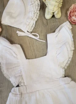 Barboteuse blanche coton gaze et béguin bébé fille