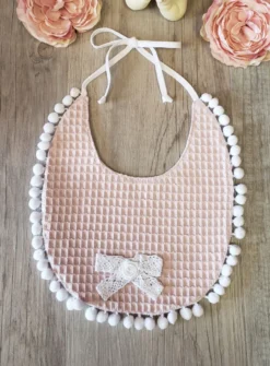 Bavoir pompon