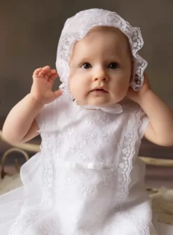 Béguin de baptême bébé fille en dentelle