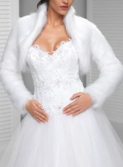 Boléro mariée fausse fourrure poils longs