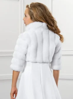 Boléro pour fille en fausse fourrure manches 3/4