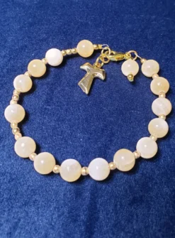 Bracelet chrétien Perles de Jade ambré et médaillon croix Ivoire - Ecru