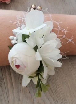Bracelet demoiselle d'honneur composition florale