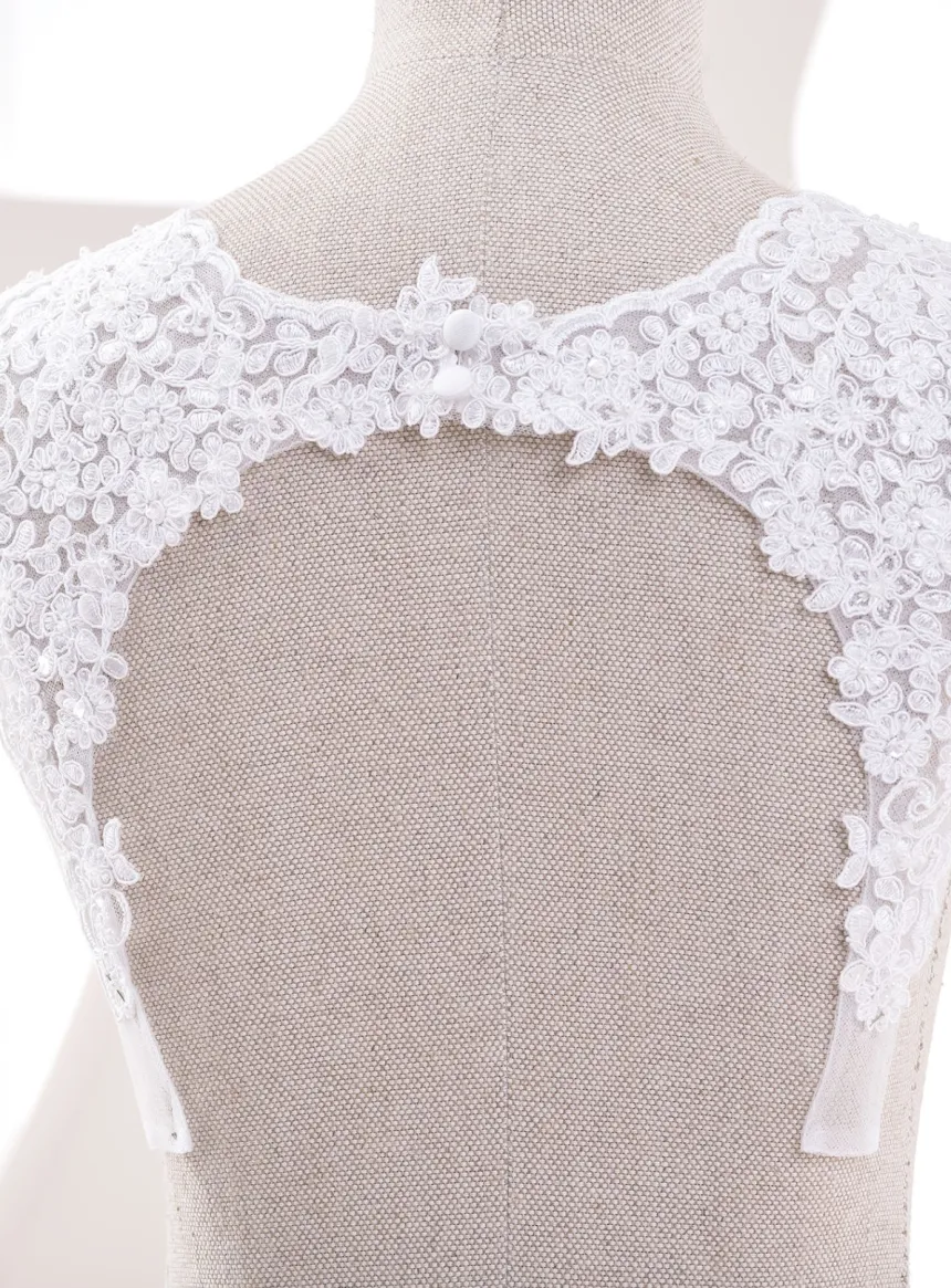 Bretelles dentelle perlée et dos fermé