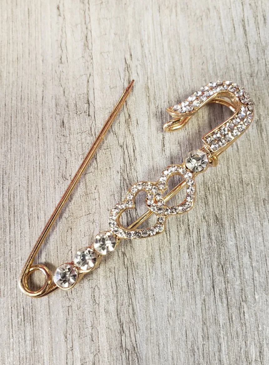 Broche épingle à nourice bijou strass cœur
