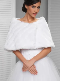 Cape fausse fourrure femme
