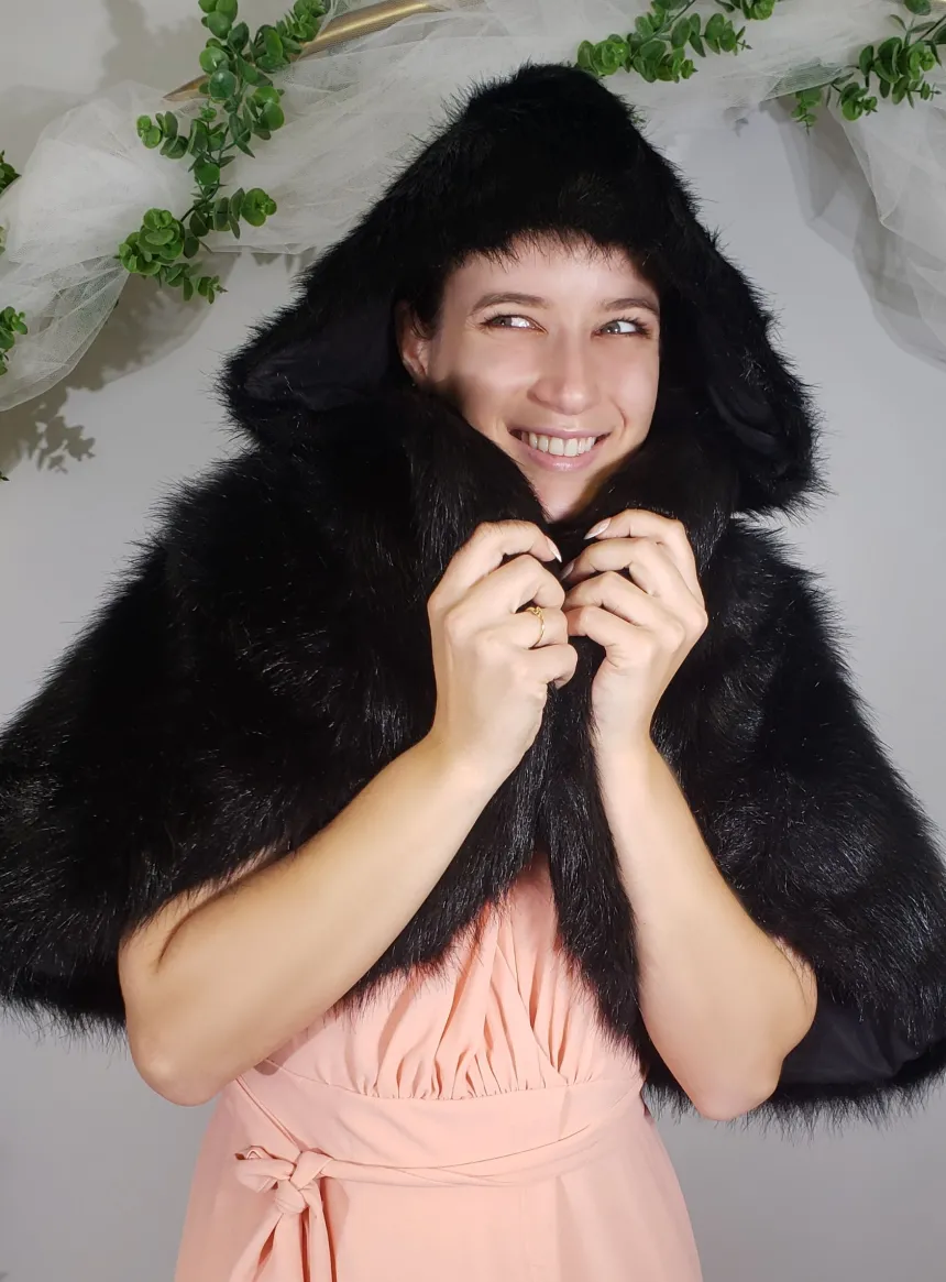 Cape fausse fourrure soirée avec capuche pour femme