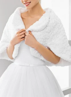 Cape femme fausse fourrure effet fleurs