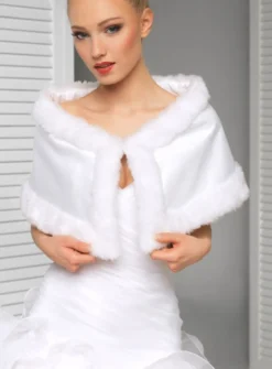 Cape hiver femme satin et fausse fourrure