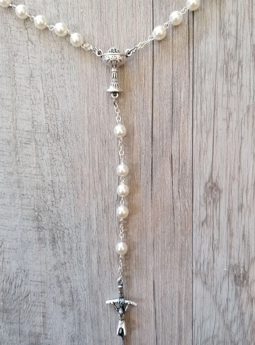 Chapelet première communion Calice perles blanches Blanc