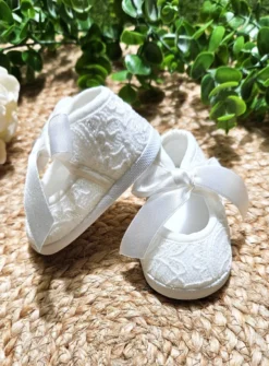 Chaussons baptême bébé fille dentelle ruban