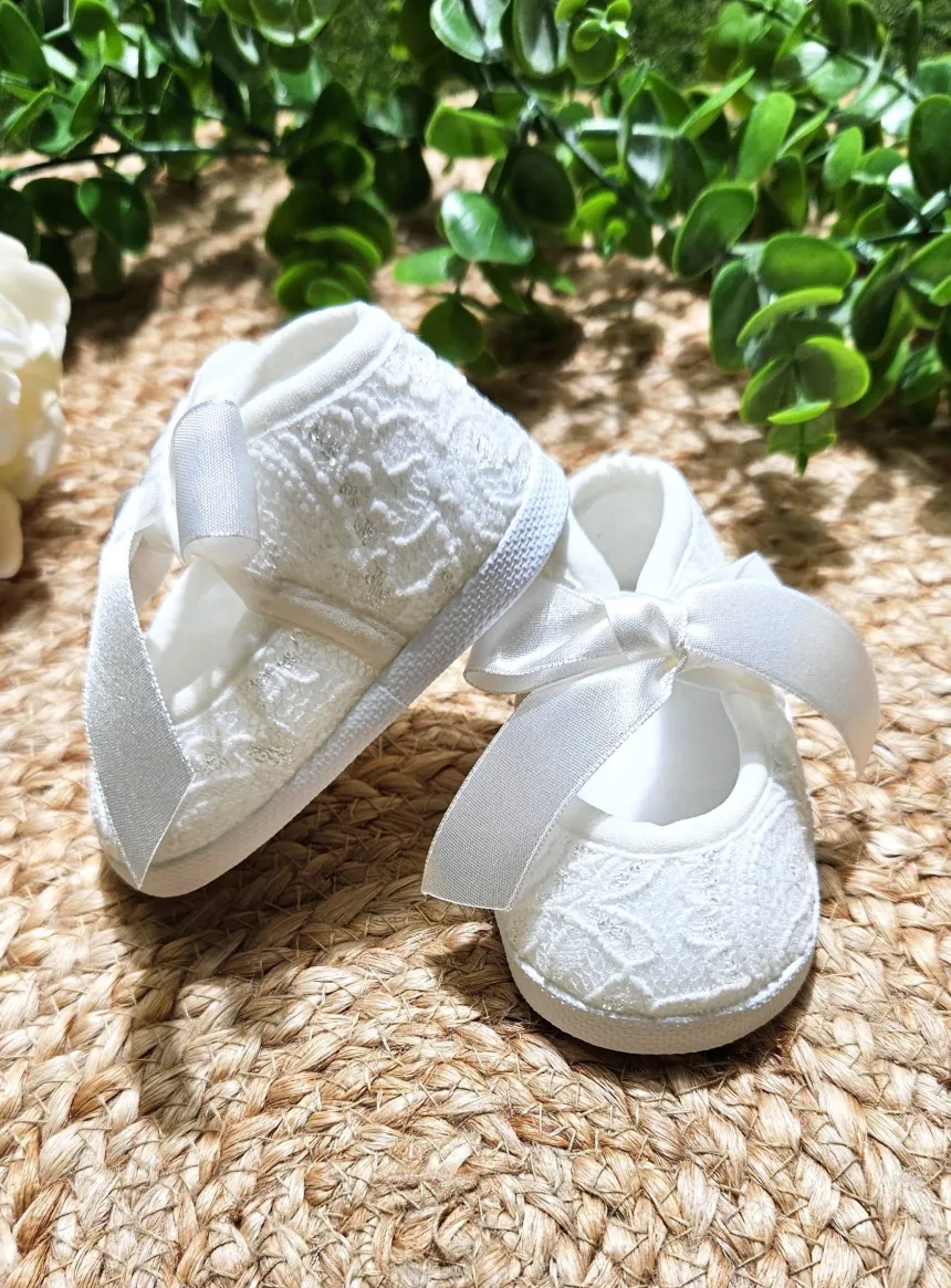 Chaussons baptême bébé fille dentelle ruban
