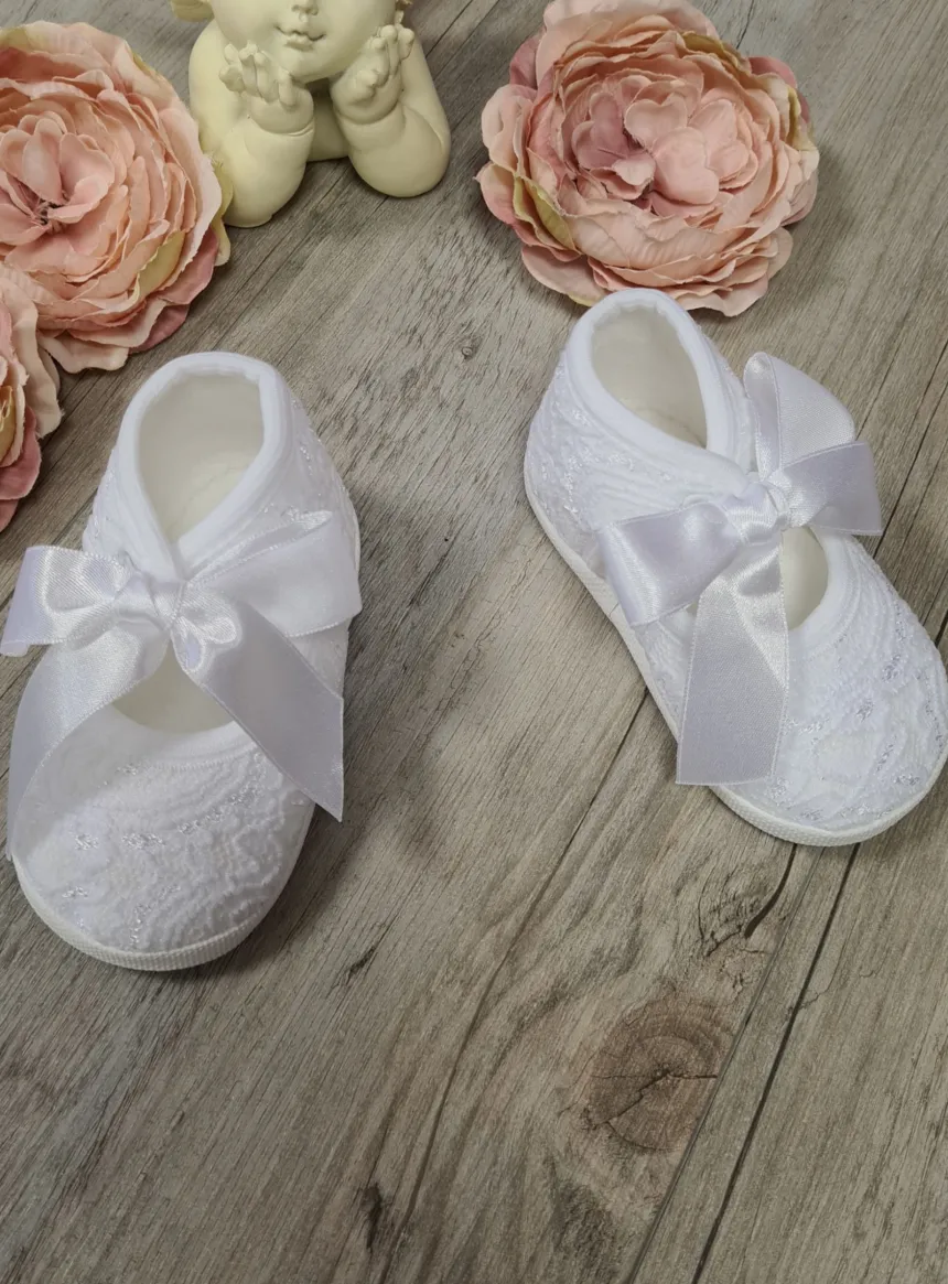 Chaussons baptême bébé fille dentelle ruban
