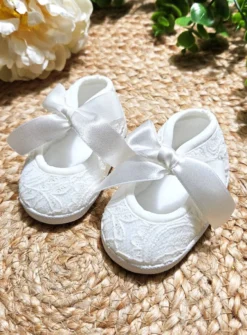 Chaussons baptême bébé fille dentelle ruban