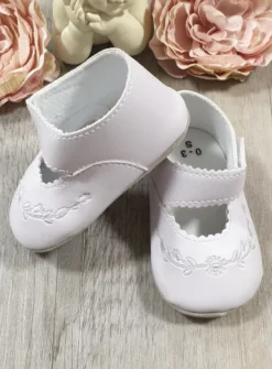 Chaussons de baptême fille broderie