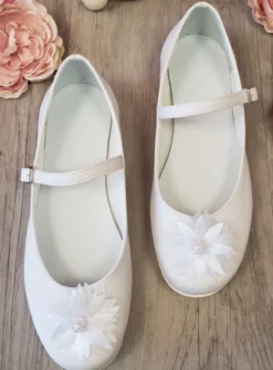 Chaussures ballerines blanches lanière cérémonie fille avec fleur tissus