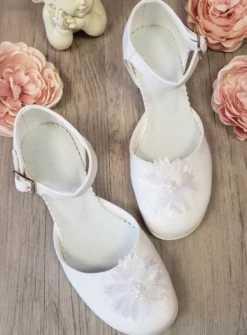 Chaussures communion fille petits talons fleur tissu