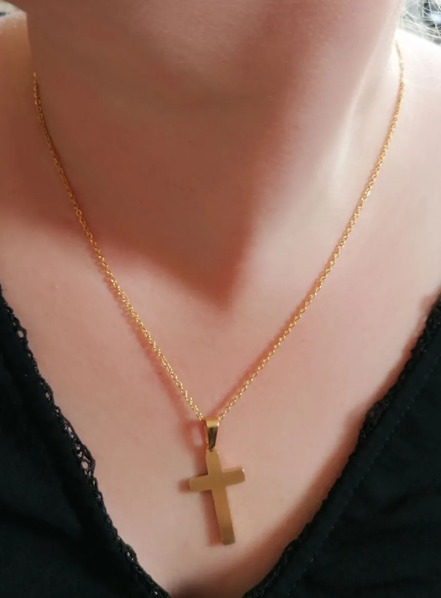 Collier pendentif Croix + boucles d'oreilles