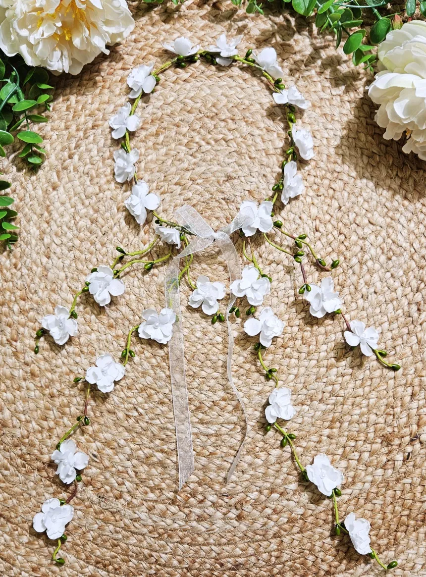 Couronne de fleurs avec tombés de fleurs au dos