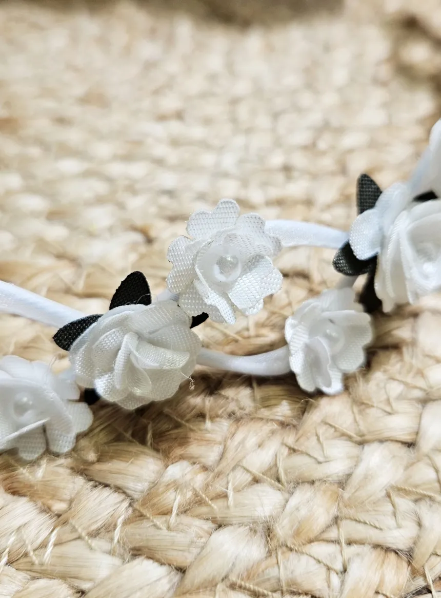 Couronne de fleurs blanches