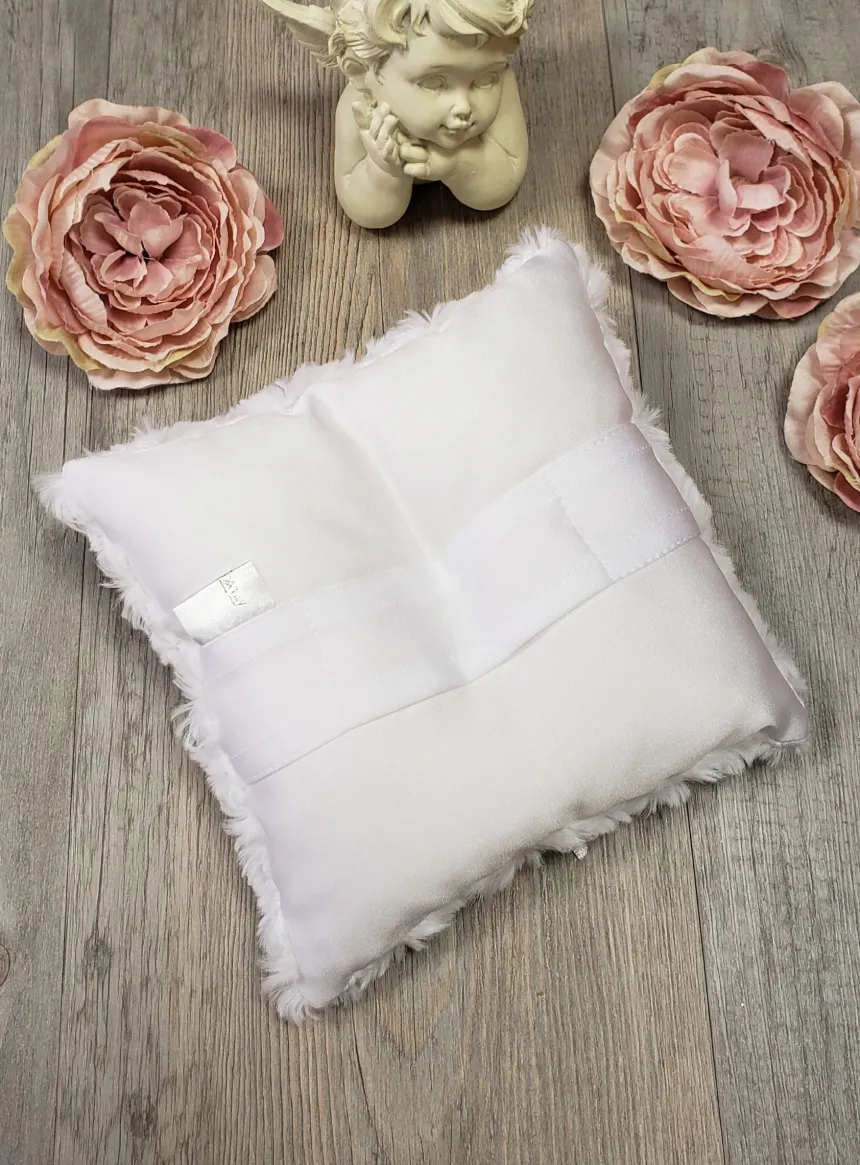 Coussin alliances en fourrure