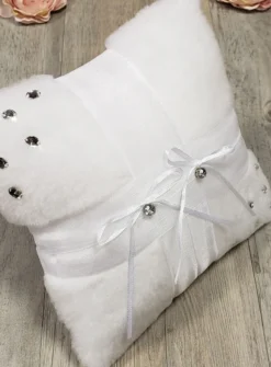Coussin alliances en fourrure et strass