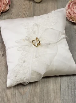 Coussin porte alliance dentelle et organza