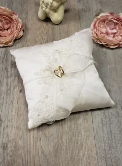 Coussin porte alliance dentelle et organza
