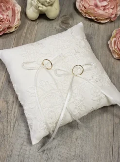 Coussin porte alliances dentelle et rubans