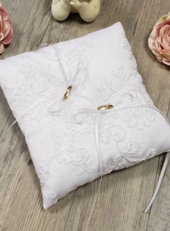 Coussin porte alliances dentelle et rubans