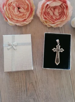 Croix de communion acier et noir Gris argent