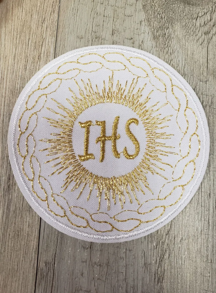 Écusson hostie tissu brodée