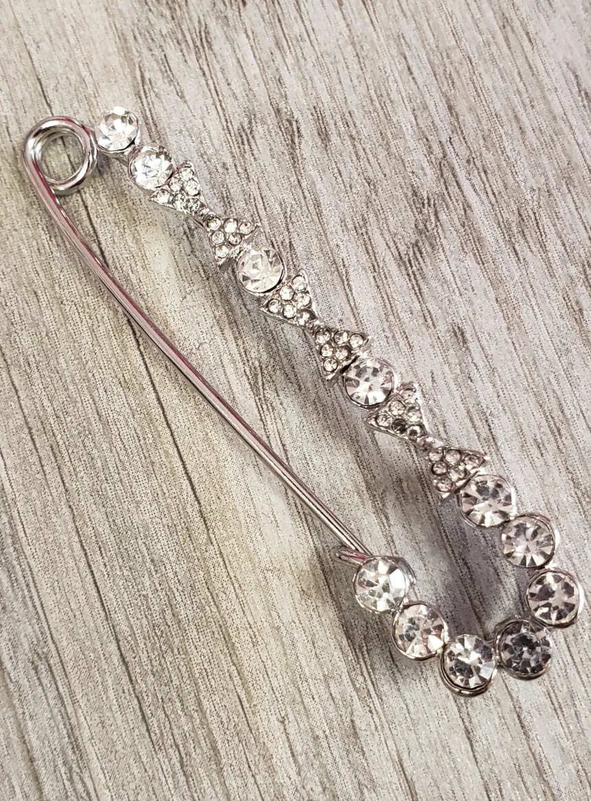Epingle à nourrice bijou strass
