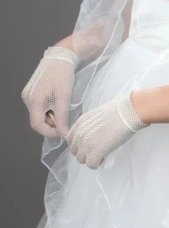 Gants de cérémonie enfant résille blanc cassé – Style vintage élégant