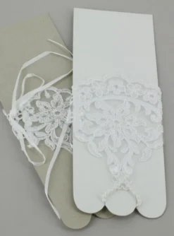 Mitaine enfant dentelle et lacet