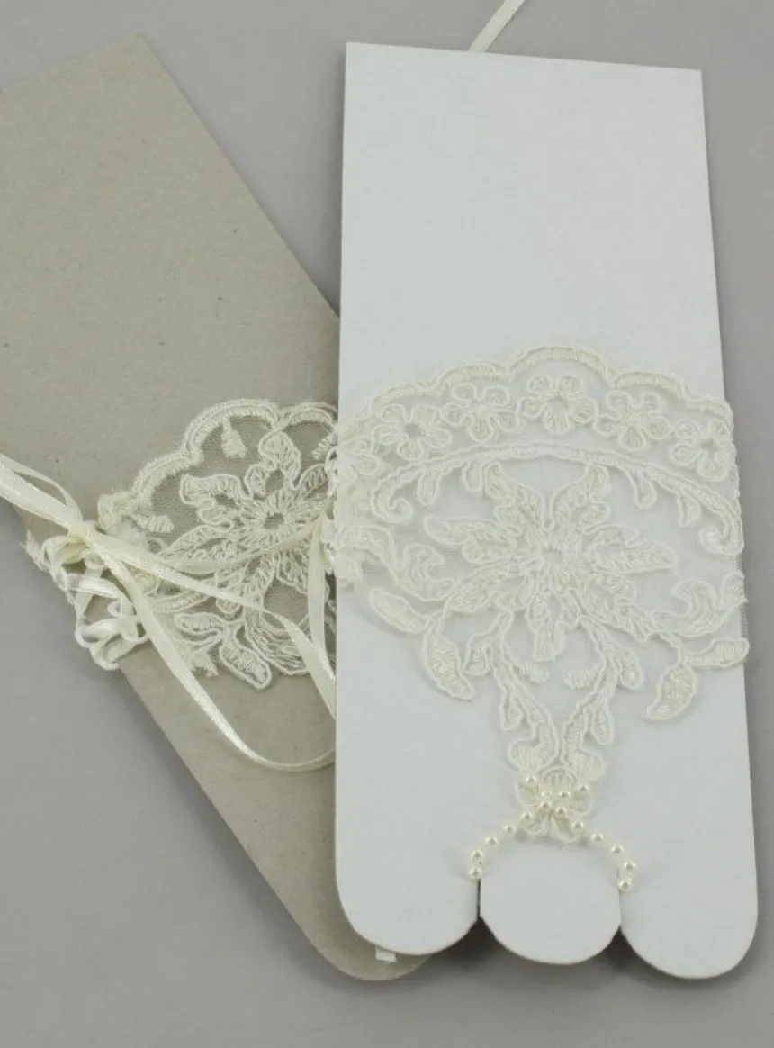 Mitaine enfant dentelle et lacet