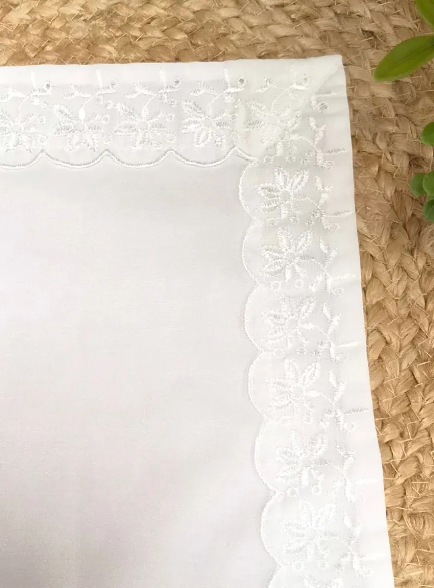 Mouchoir de Baptême Blanc Personnalisable Dentelle Broderie Anglaise