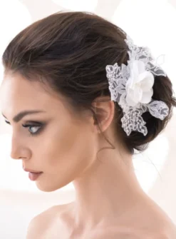 Peigne cheveux de mariage fleur et dentelle