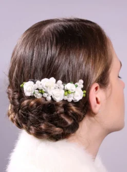 Peigne cheveux fleurs blanches et perles Blanc