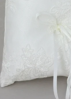 Petit coussin porte alliances en dentelle