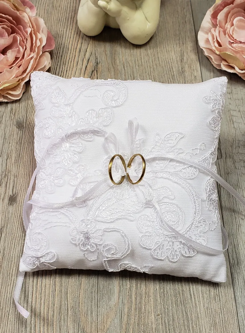Petit coussin porte alliances en dentelle