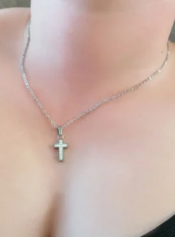 Petite croix avec strass avec chaine