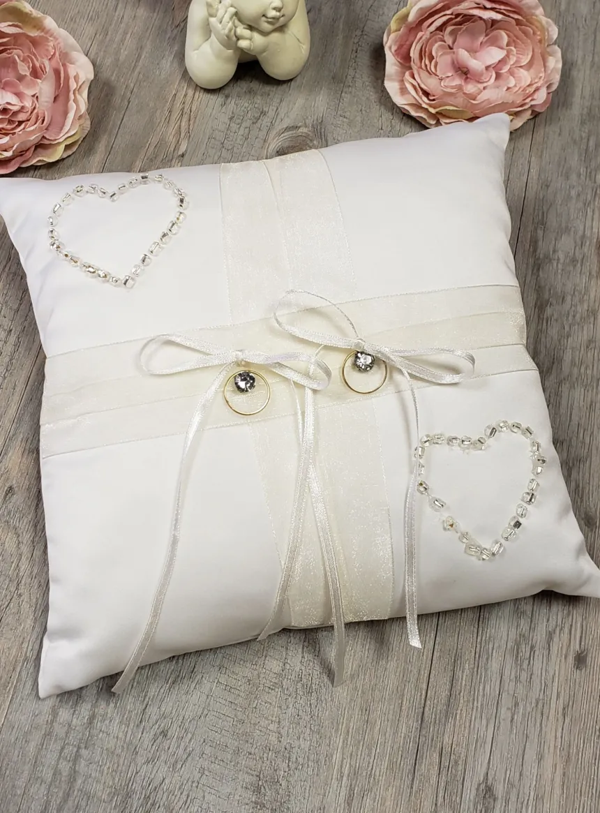 Porte alliances chic double cœurs en perles