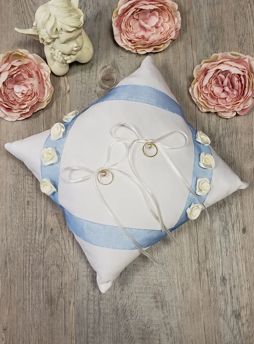 Porte alliances mariage ruban bleu et fleurs