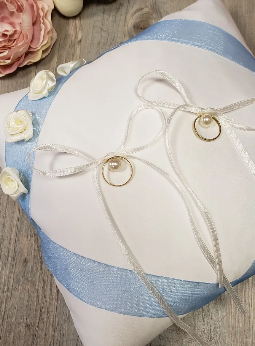 Porte alliances mariage ruban bleu et fleurs