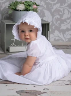 Robe de baptême nourrisson longue en coton brodé – 1 mois