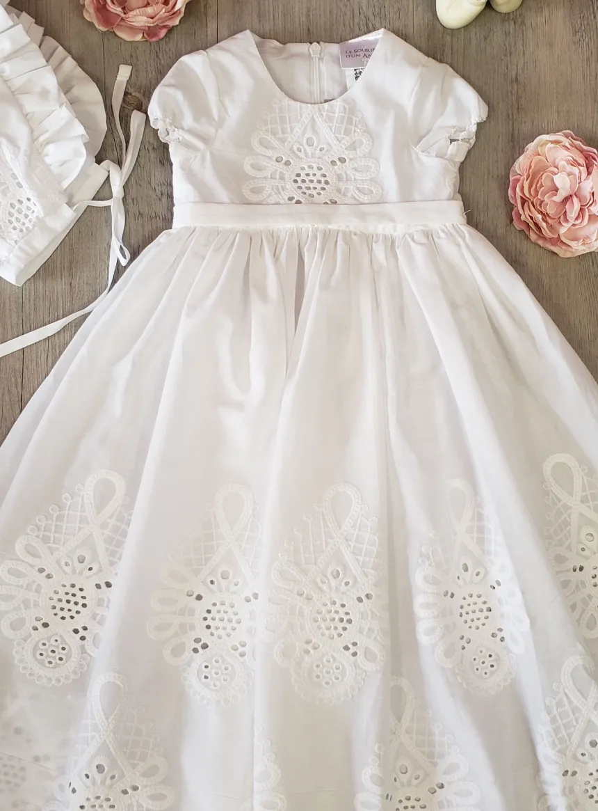 Robe de baptême nourrisson longue en coton brodé – 1 mois