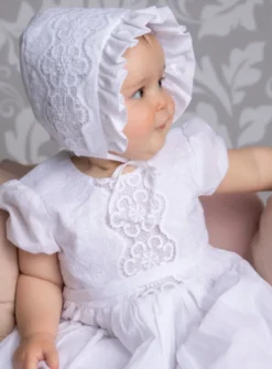 Robe de baptême nourrisson longue en coton brodé – 1 mois