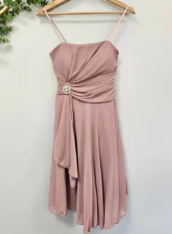 Robe demoiselle d'honneur courte femme drappée broche strass