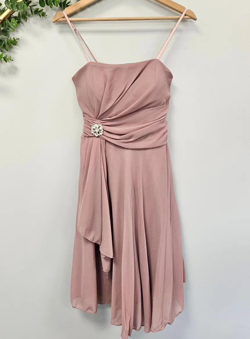 Robe demoiselle d'honneur courte femme drappée broche strass